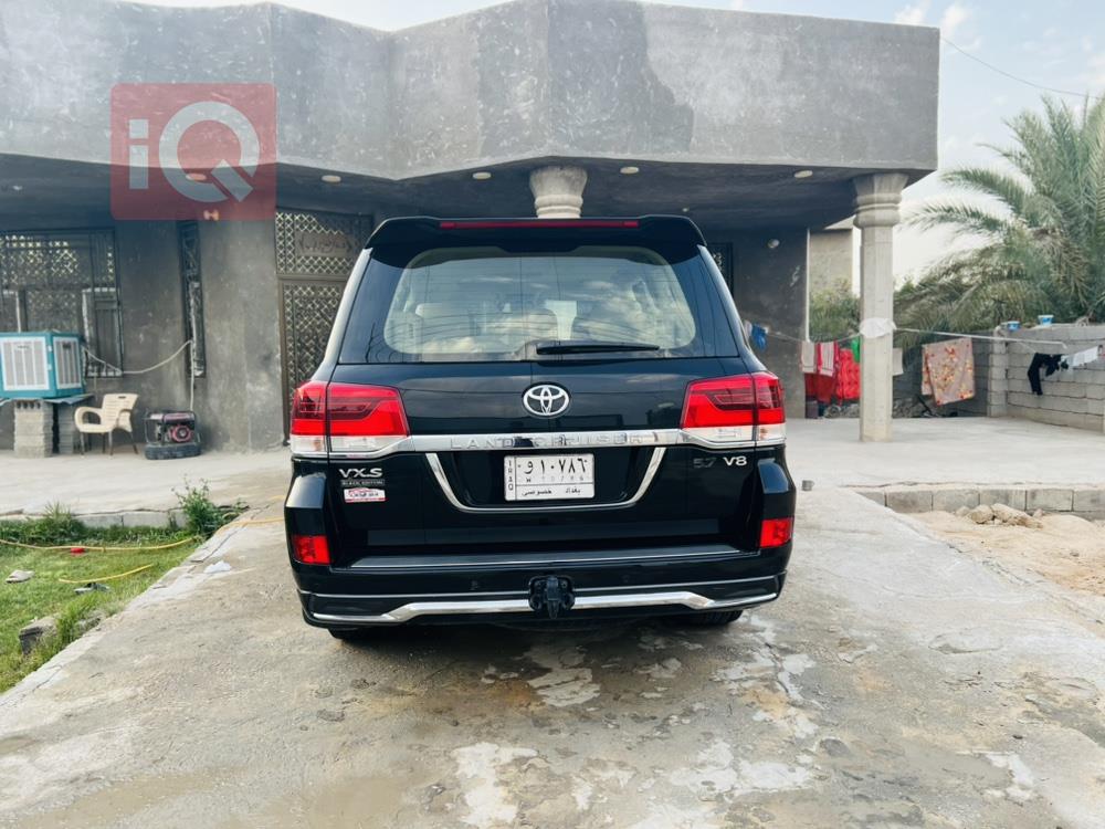 تۆیۆتا لاند کروزەر